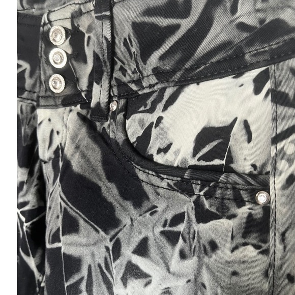 Dynamit Made in Italy Abstract Print Skinny Jeans Rhinestone Buttons Size 25 NWT - Picture 3 of 13